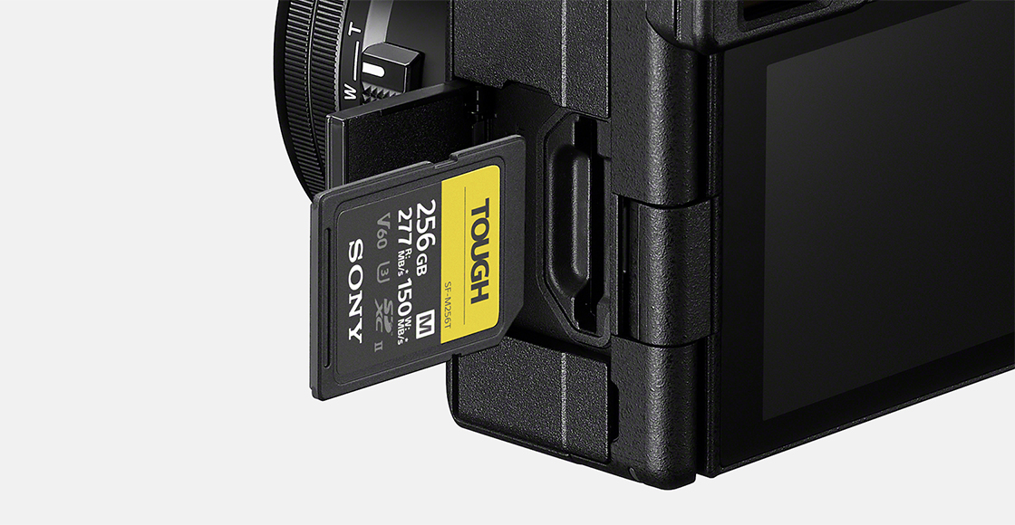 Slika otvora kartice sa SD memorijskom karticom