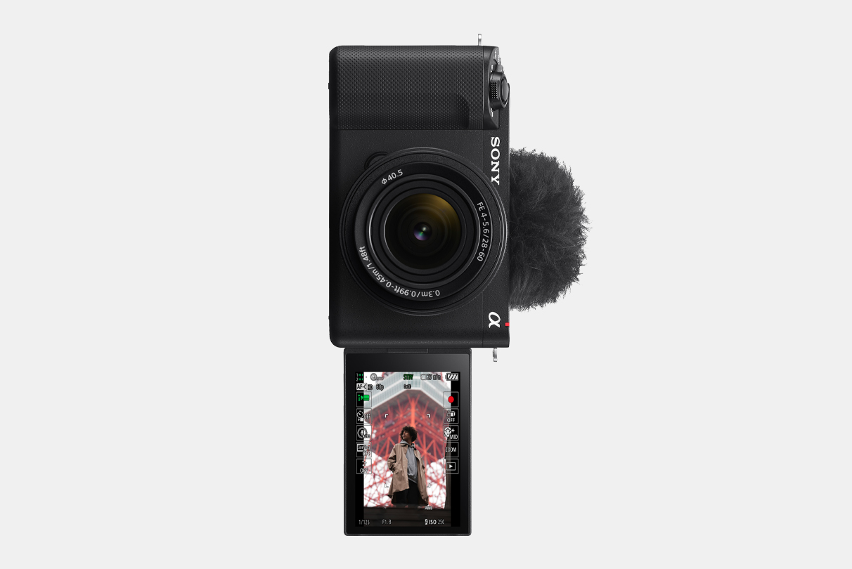 Slika fotoaparata ZV-E1 sa LCD ekranom okrenutim napred koji prikazuje čoveka na Vertikalnom informacionom displeju